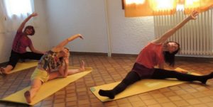 etirement du grand dorsal en stage de yoga