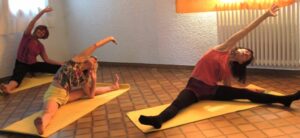 Adducteurs Étirement latéral Yoga Cours Marseille 13005 Yvette Clouet Adducteurs Étirement latéral Yoga Cours Marseille 13005 Yvette Clouet