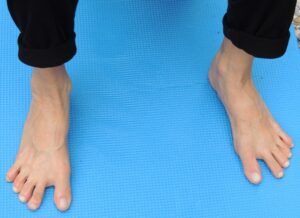 Retrouver la capacité d'écarter les orteils-Stage, atelier et cours de yoga sur le pied-Yvette Clouet Marseille