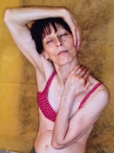 Cou -Étirement SCOM et Scalènes- entourer la tête-Yvette Clouet-Stages-Yoga-