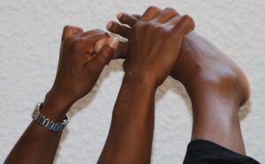 Défaire l’Hallux valgus par l’étirement des Fléchisseurs du Gros orteil-Cours et Stages-Yoga-Yvette Clouet-13005 Marseille