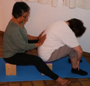 A l'écoute de la respiration dans le dos -Yoga Cours Marseille 13005 Yvette Clouet