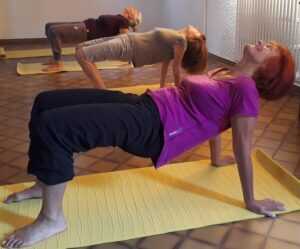 Table à quatre pieds - Yoga Yvette Clouet