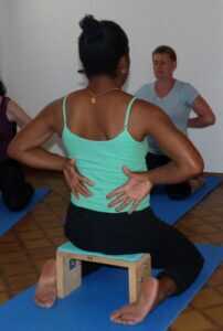 Dos plat, creux -Exercice de Yoga-Yvette Clouet