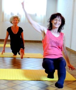 Posture de l'oiseau - Cours et Stages-Yoga-Yvette Clouet-Marseille-5e