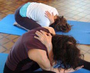Respirer avec le haut du dos Yoga Cours Marseille 13005 Yvette Clouet