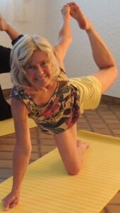 Étirement du quadriceps-Cours et Stages-Yoga-Yvette Clouet-Marseille-5e