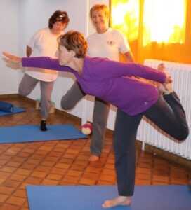 Étirer le quadriceps -Yoga-Marseille 5è-Yvette Clouet